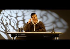 《微(wēi)笑(xiào)天使》 （Smiling 